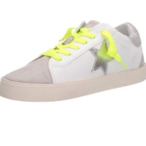 Madden Girl Linlee Sneaker 8.5